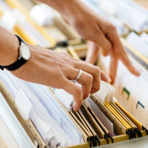 Choosing the Right Bookkeeping Services in Australia 3 Professional bookkeeping services team using cloud software