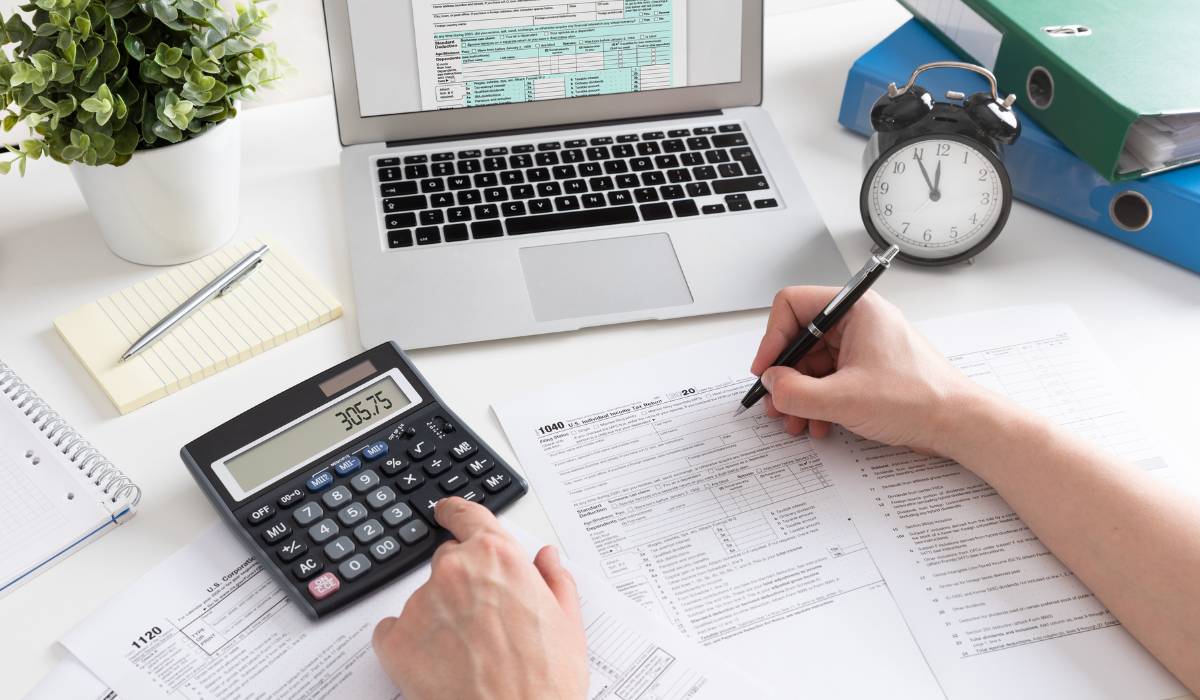 Xero bookkeeper in Gold Coast working with local business