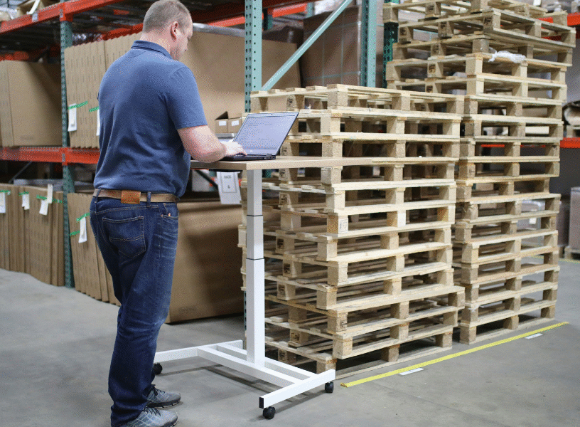 Worker using a warehouse stock management system in a warehouse